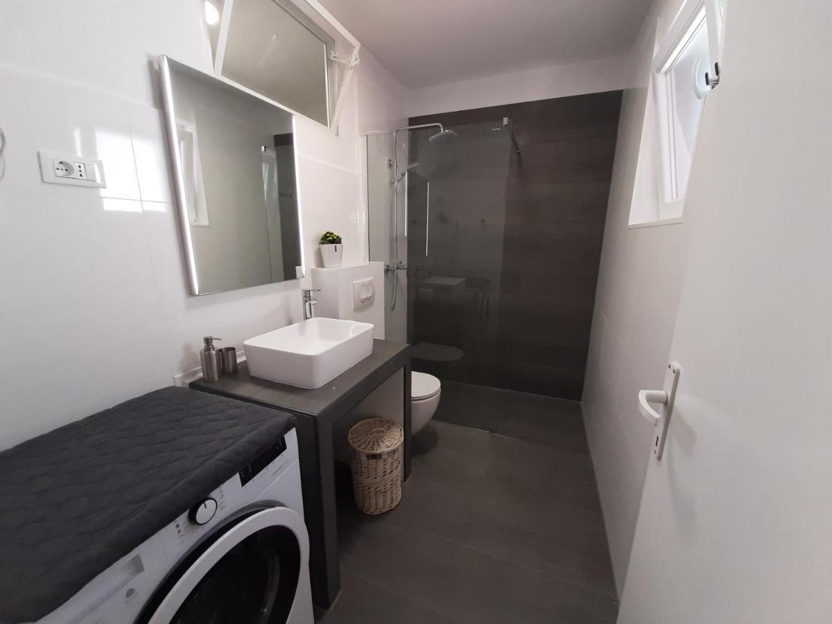 Apartment Boni Sibenik Bagian luar foto